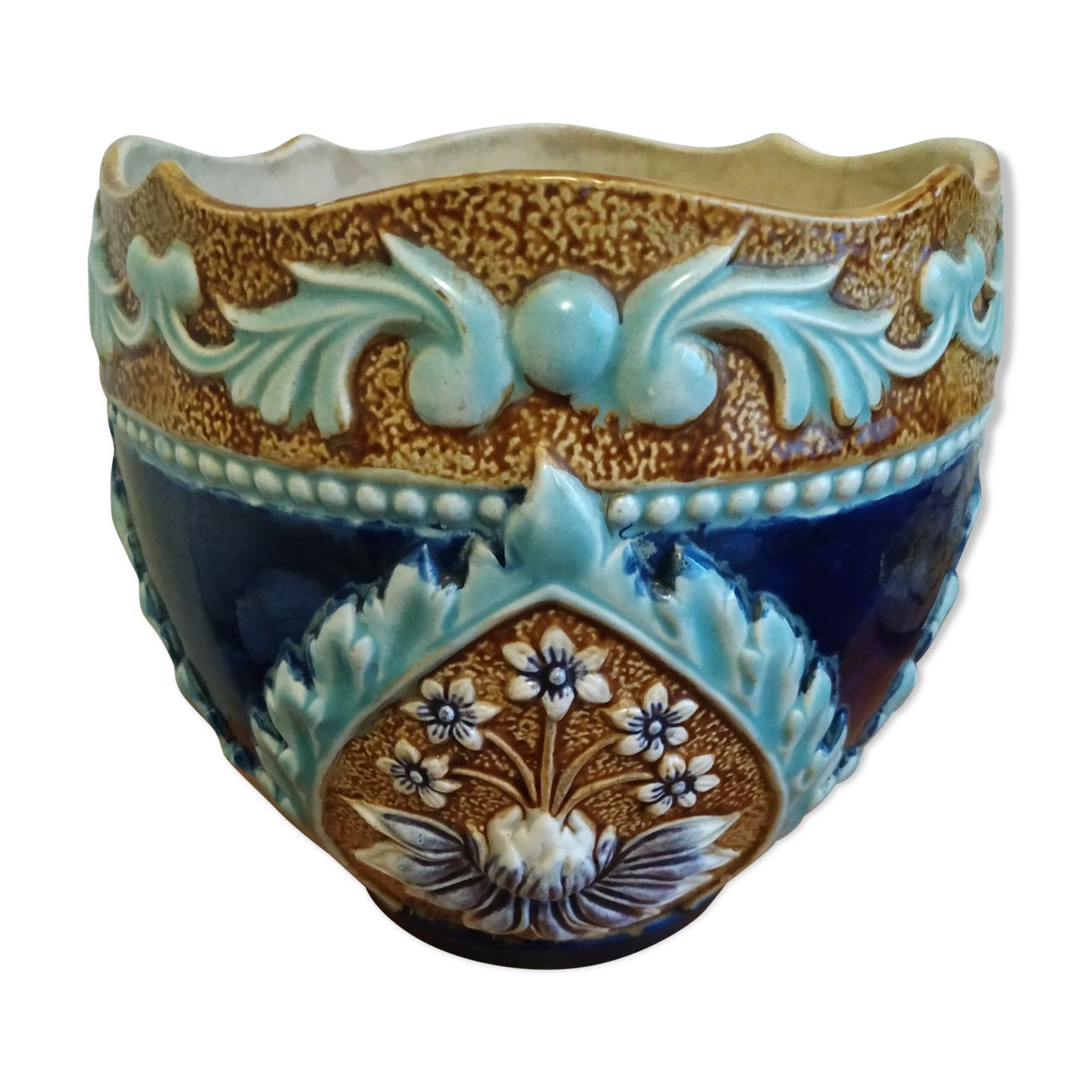 Cache pot en barbotine art nouveau