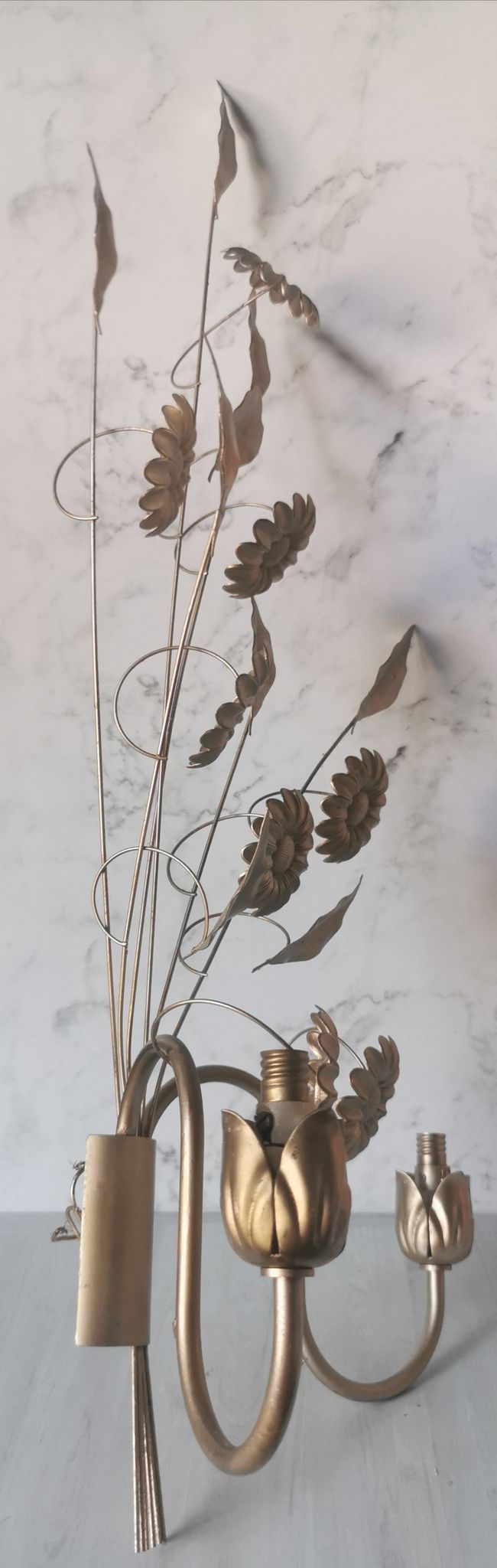 Wall lamp golden metal flowers