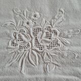 White embroidered tablecloth and 6 matching napkins