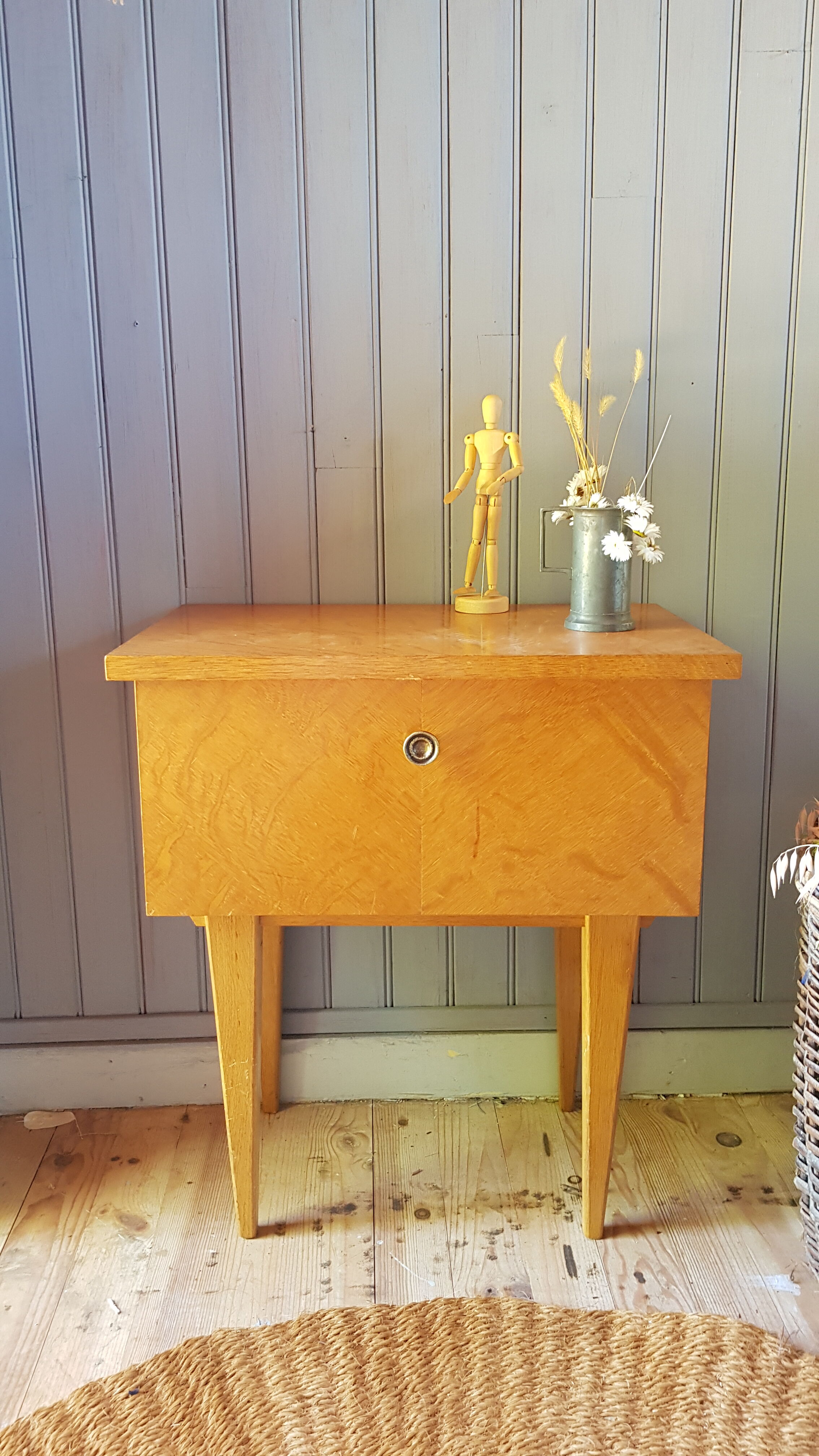 Compass foot bedside table