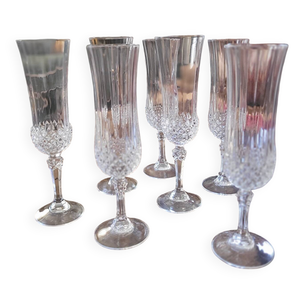 7 flûtes à champagne en verre taillé – décor facetté