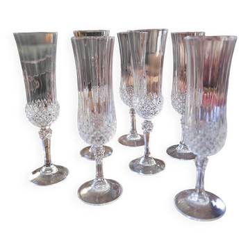 7 flûtes à champagne en verre taillé – décor facetté
