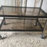 Table basse en métal et verres fumés