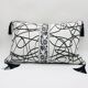 Coussin rectangulaire noir et blanc modèle Sophia