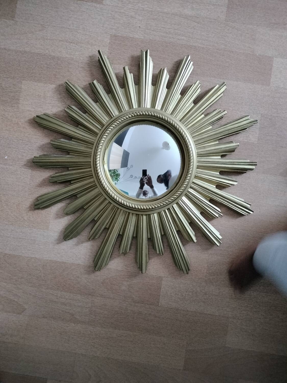 Wall sun mirror