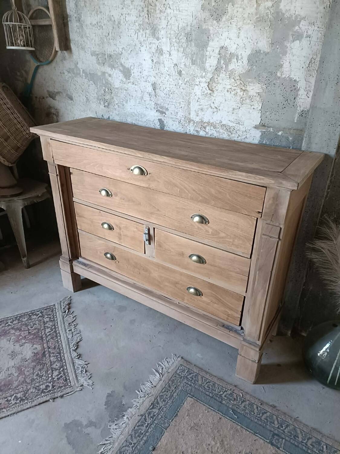 Wooden chest of drawers