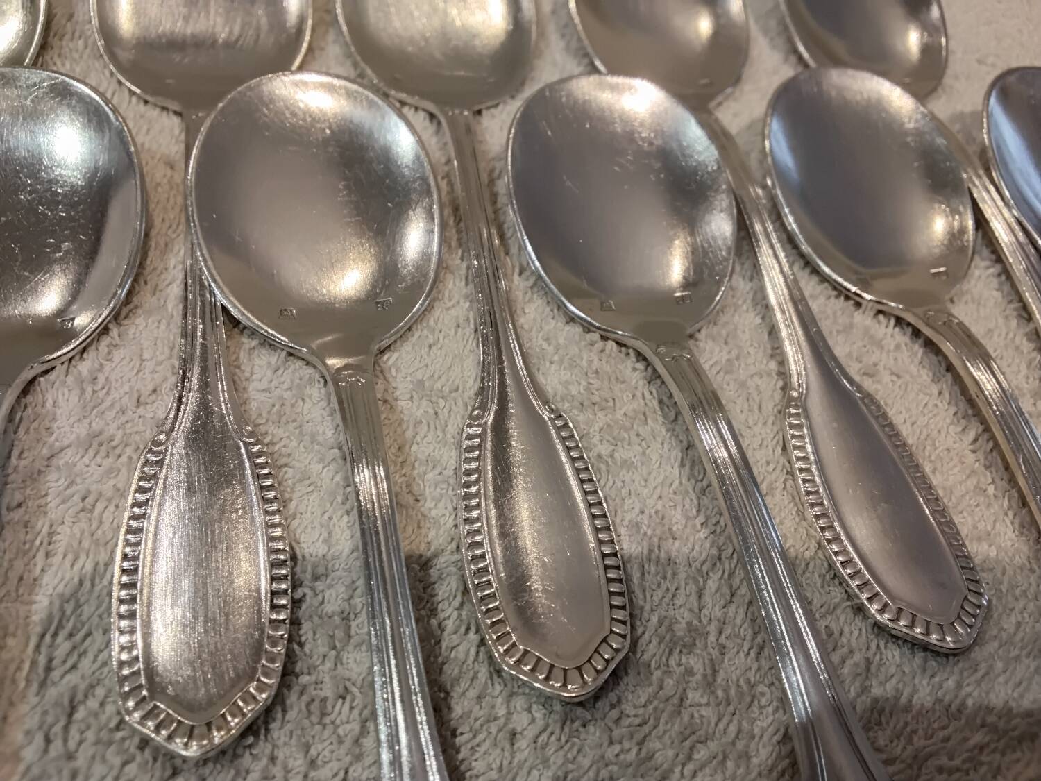 10 silver-plated metal ice scoops, silversmith Saglier Frères, gadroons