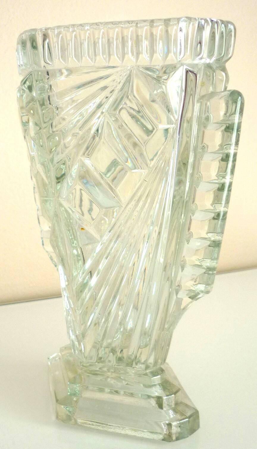 Vase losange art déco, cristal de bohême marqué "Tchécoslovaquie", décor géométrique