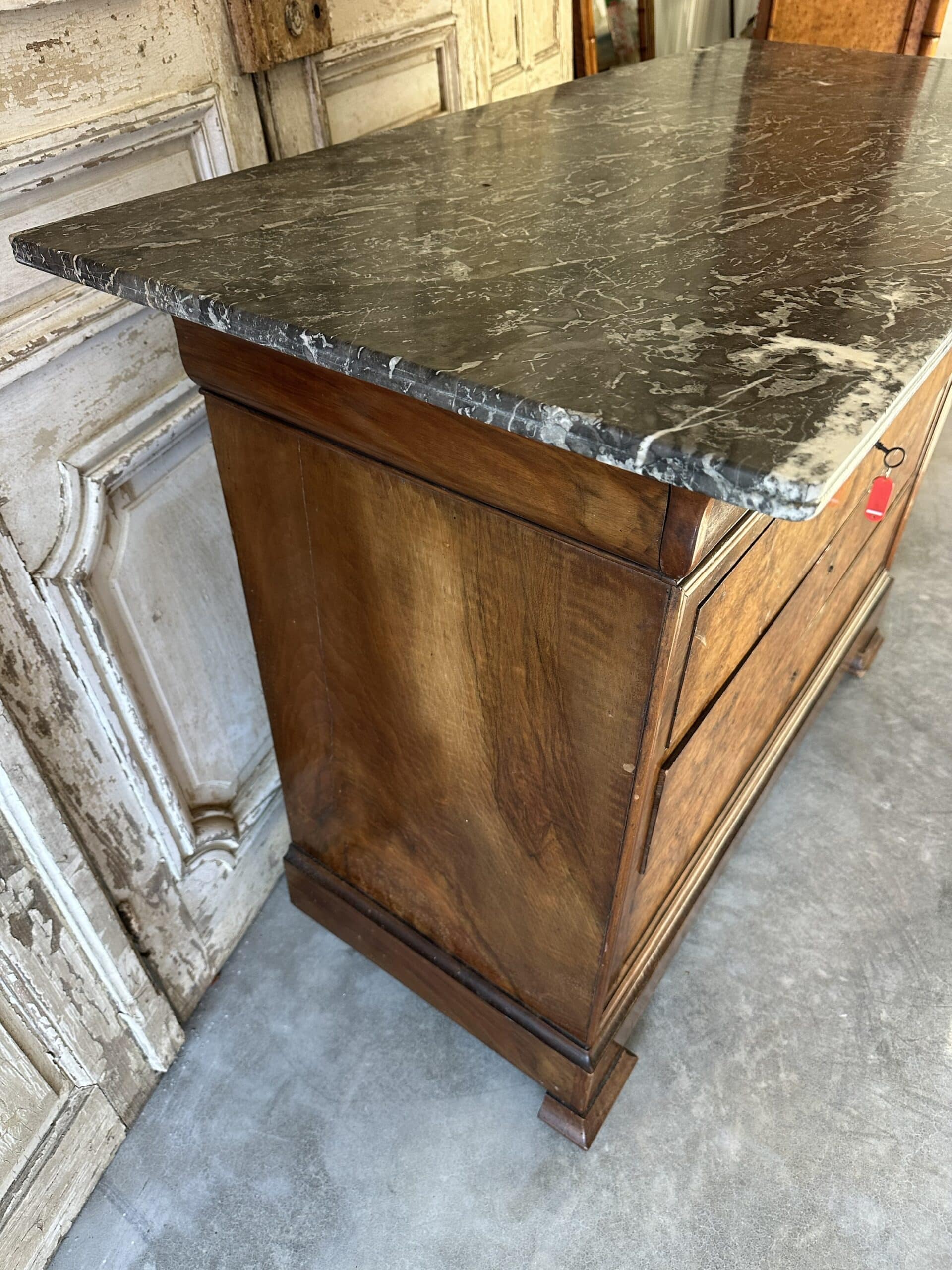 Commode Louis Philippe en noyer 19e siècle