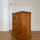 Mini commode vintage pour chambre d’enfant