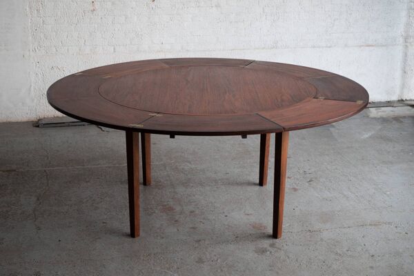 Table à manger 'Lotus' par Dyrlund