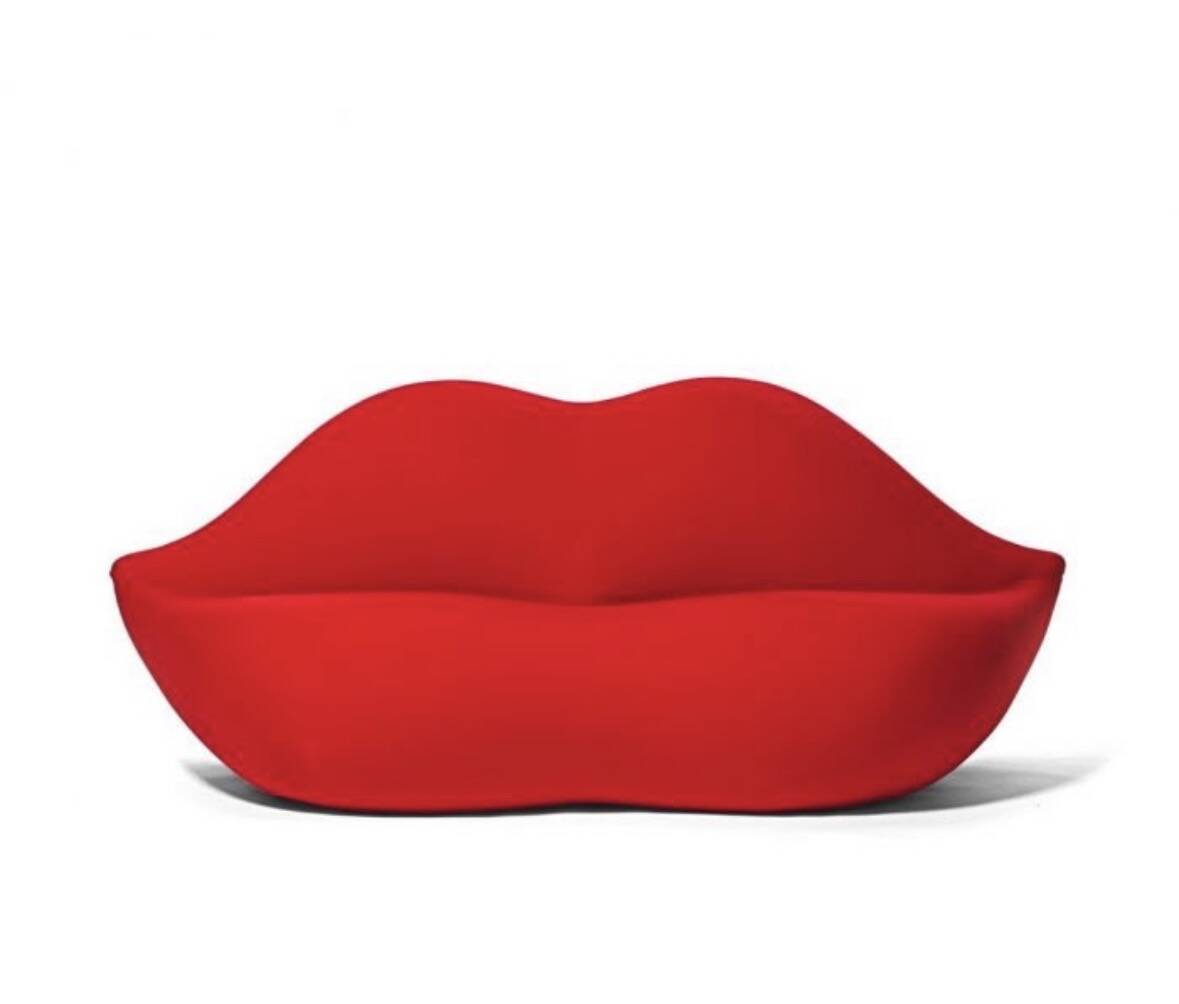 Scarlet red designer sofa – iconic inspiration