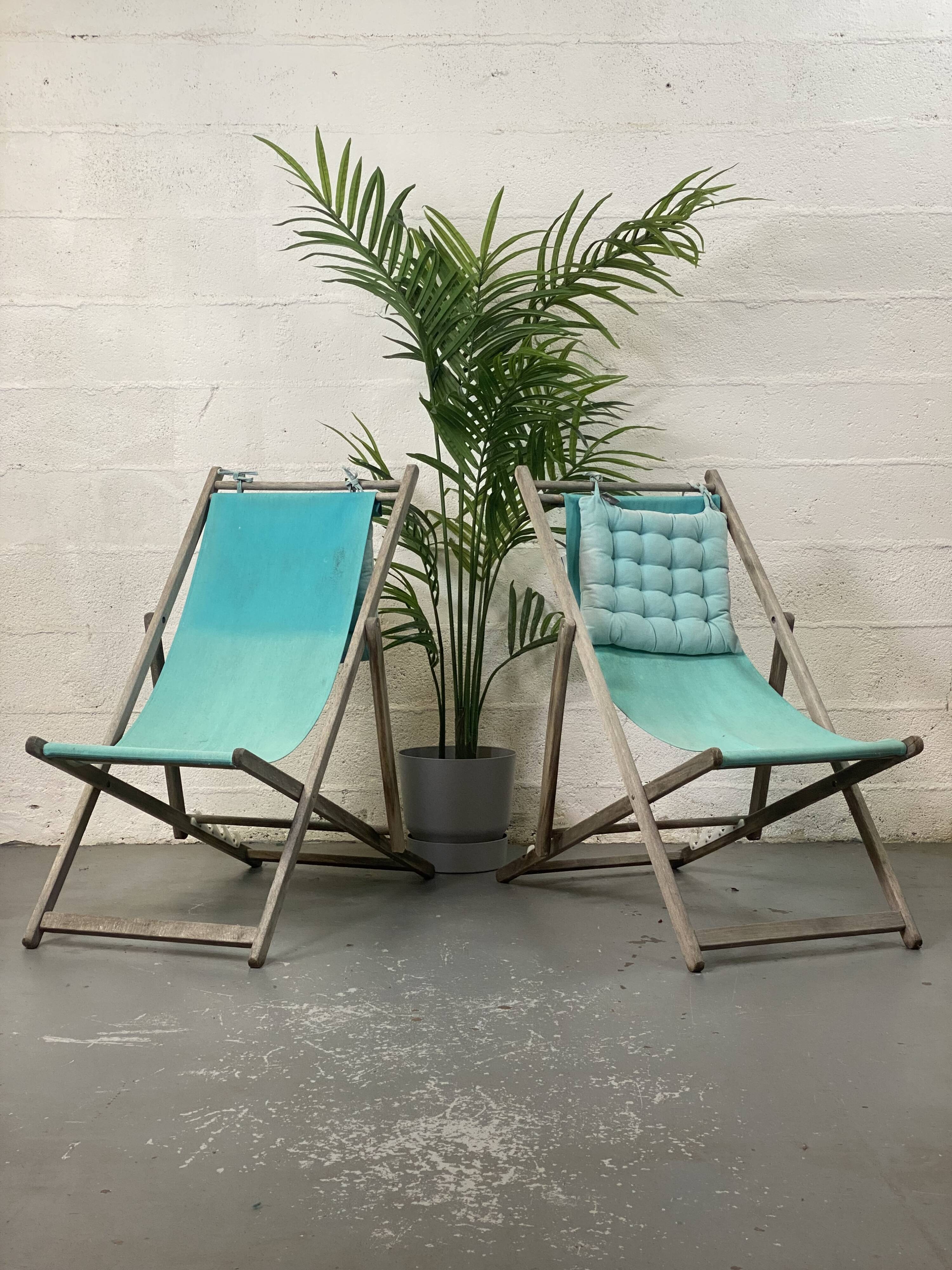 Set of 2 blue sun loungers