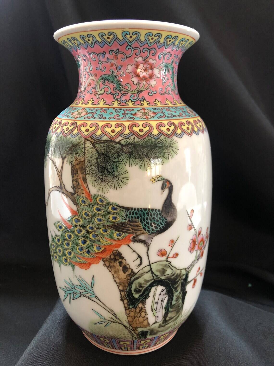 Chinese famille rose porcelain vase hand painted work 1970s