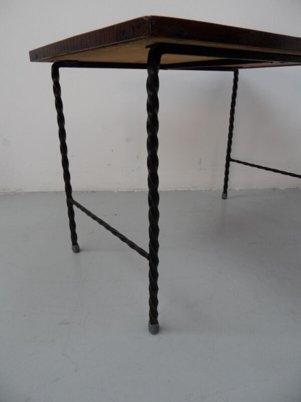 Tables vintage avec carrelage