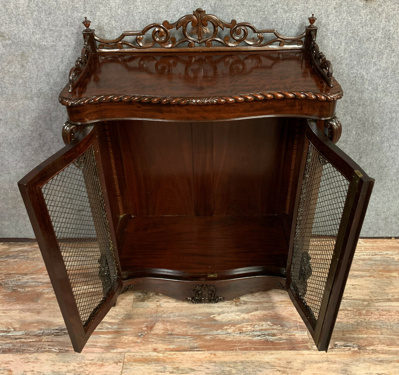 Exceptional furniture for this Napoleon III period living room library in curved mahogany shape