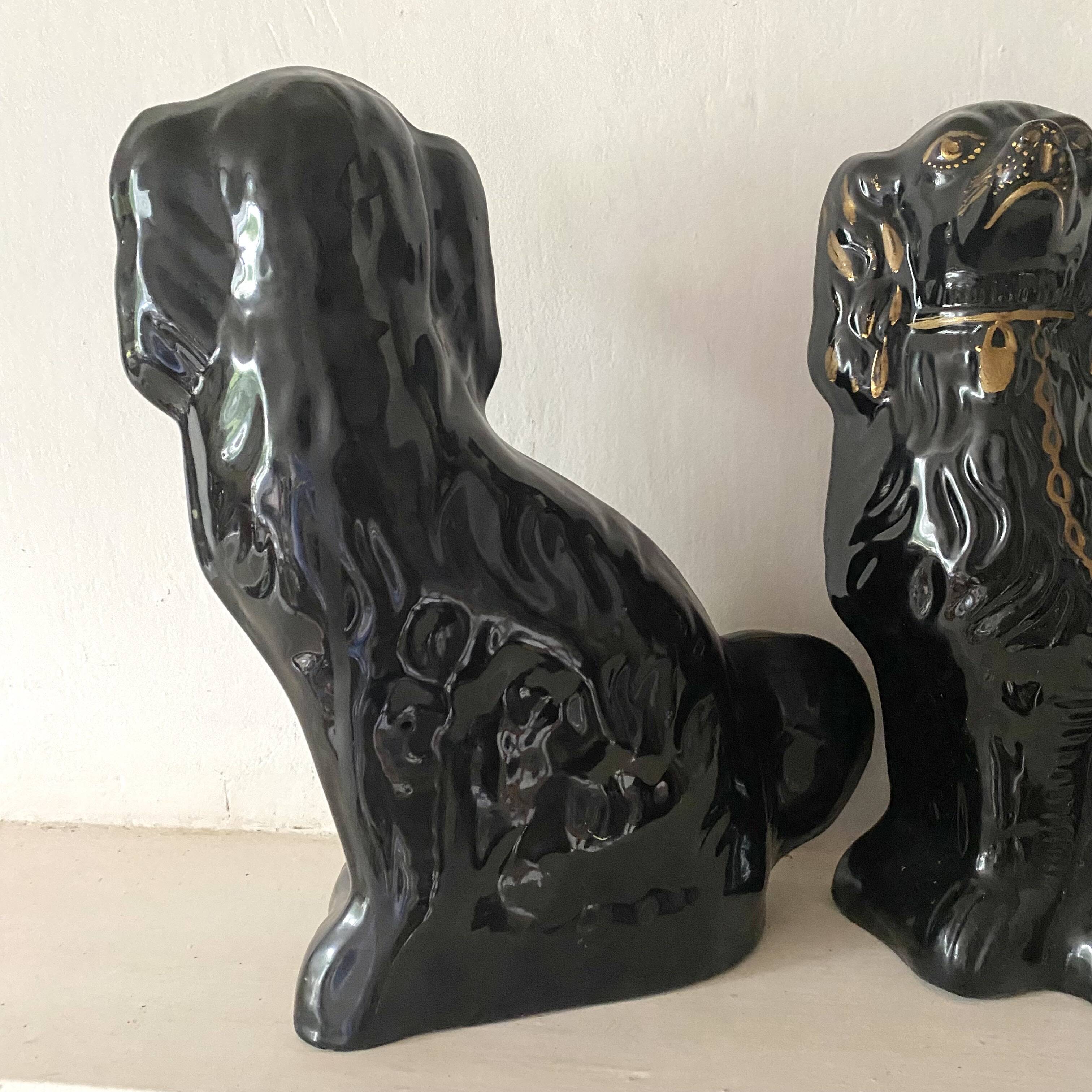 Paire de chiens en céramique dit strafforshire dogs