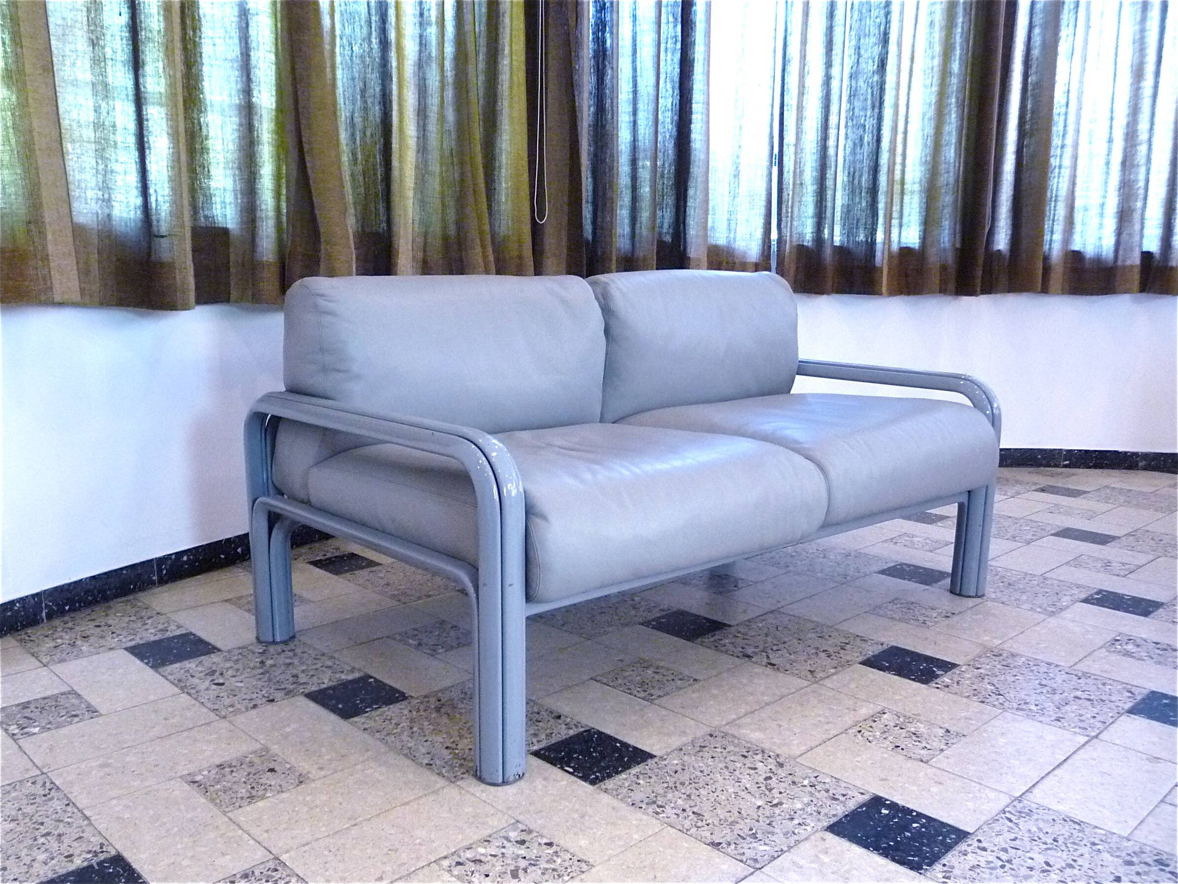 Two-Seater Leather and Steel Lounge Sofas by Gae Aulenti for Knoll International, 1970s, Set of 2