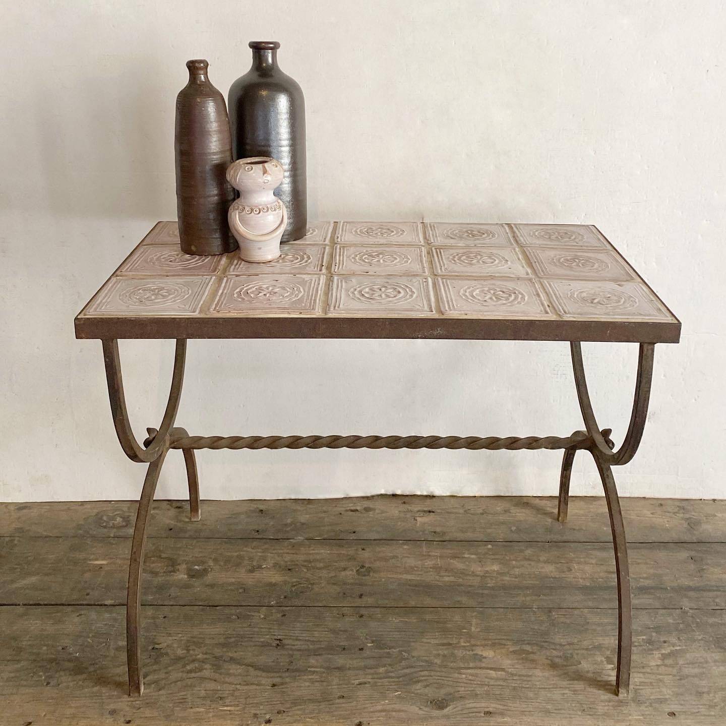 Table basse en céramique et fer forgé