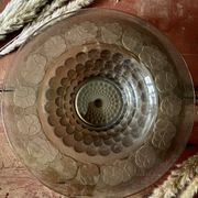 Plat Art Déco en verre fumé