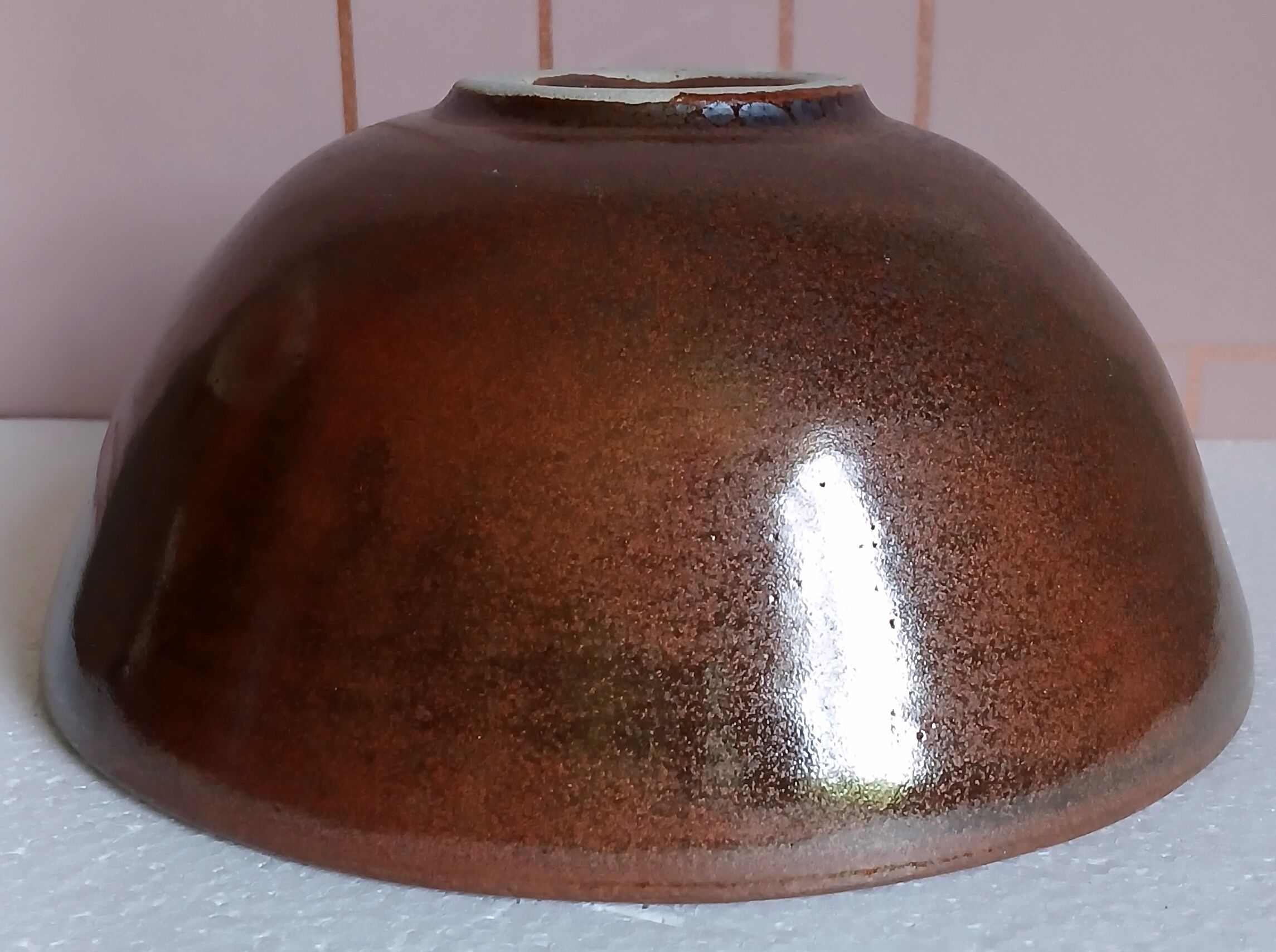 Saladier en grès vernissé marron