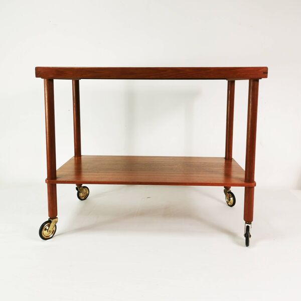 Table mobile en teck Milieu du siècle, Danemark, années 1960.