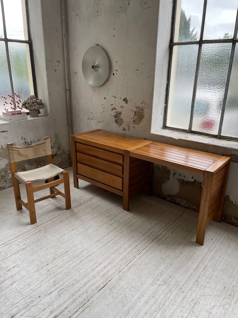 Regain dresser office row