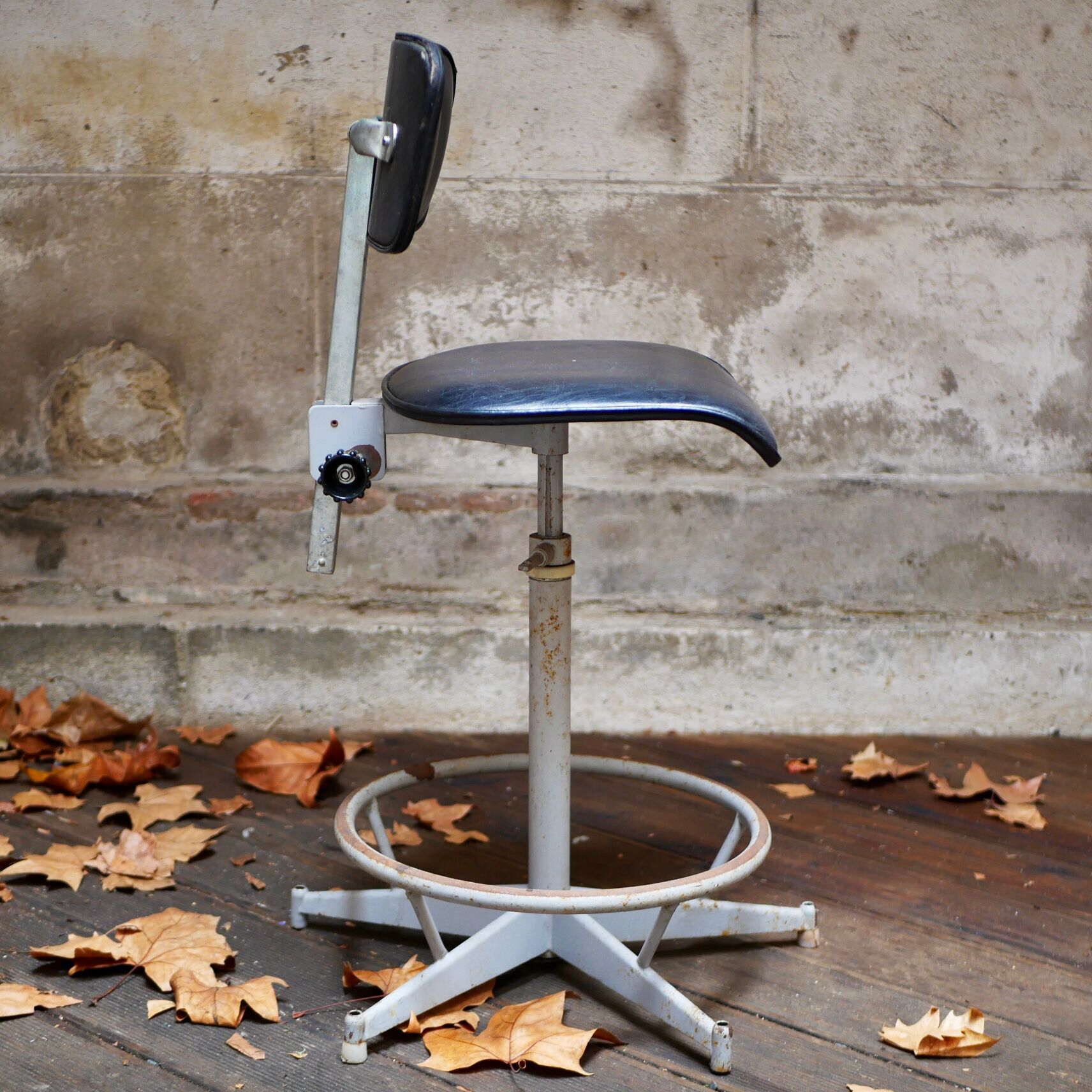 Industrial swivel chair