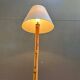 Lampadaire tripode en rotin