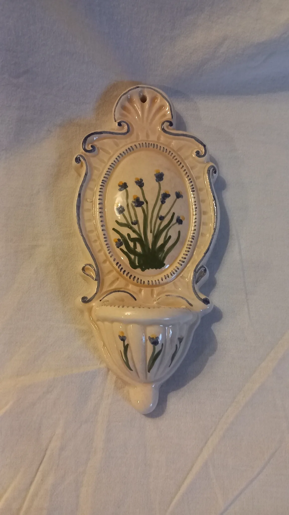 Vintage wall-mounted holy water font in Italian majolica – CAFF Gubbio 20cm