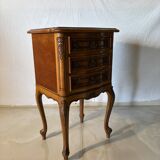 Chevet ou chiffonnier de style Louis XV – 3 tiroirs sculptés