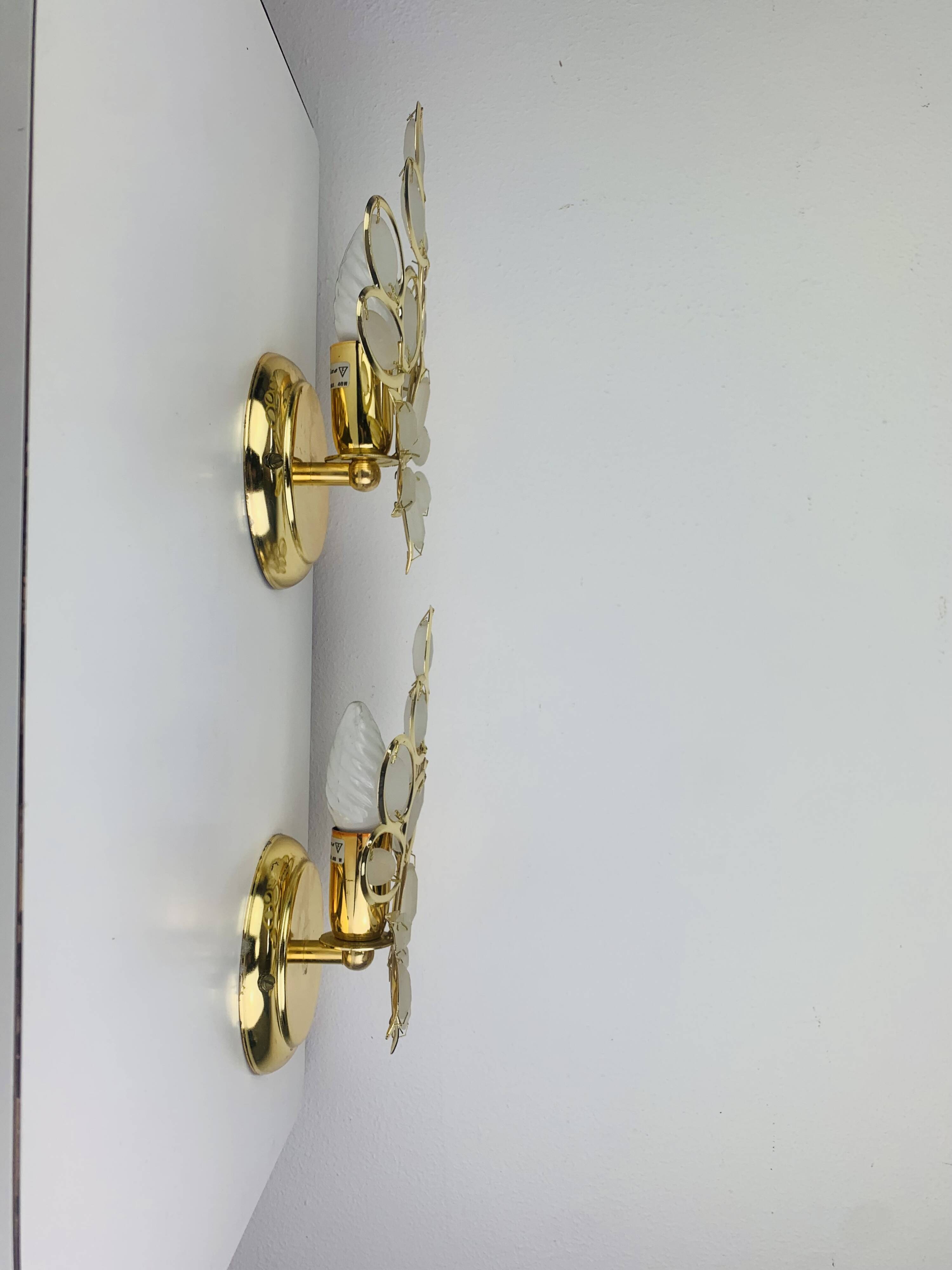 Pair of Hollywood Regency wall lights with glass and gold metal pendants Mathias