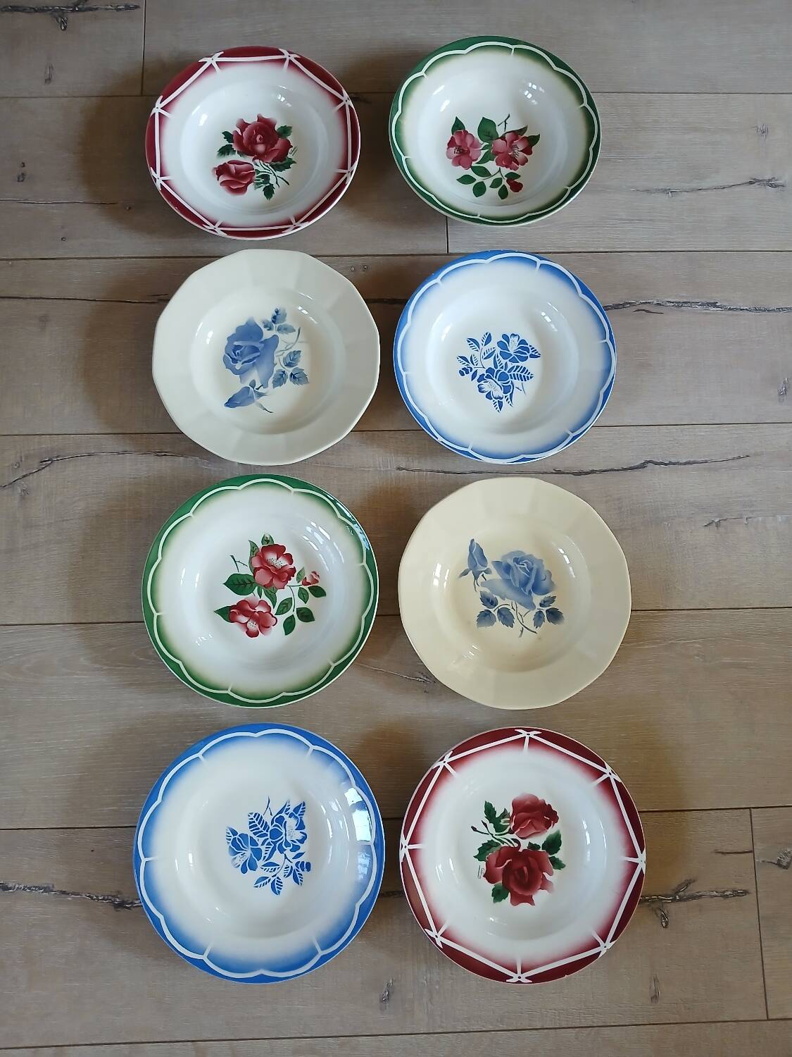 8 assiettes creuses anciennes dépareillées