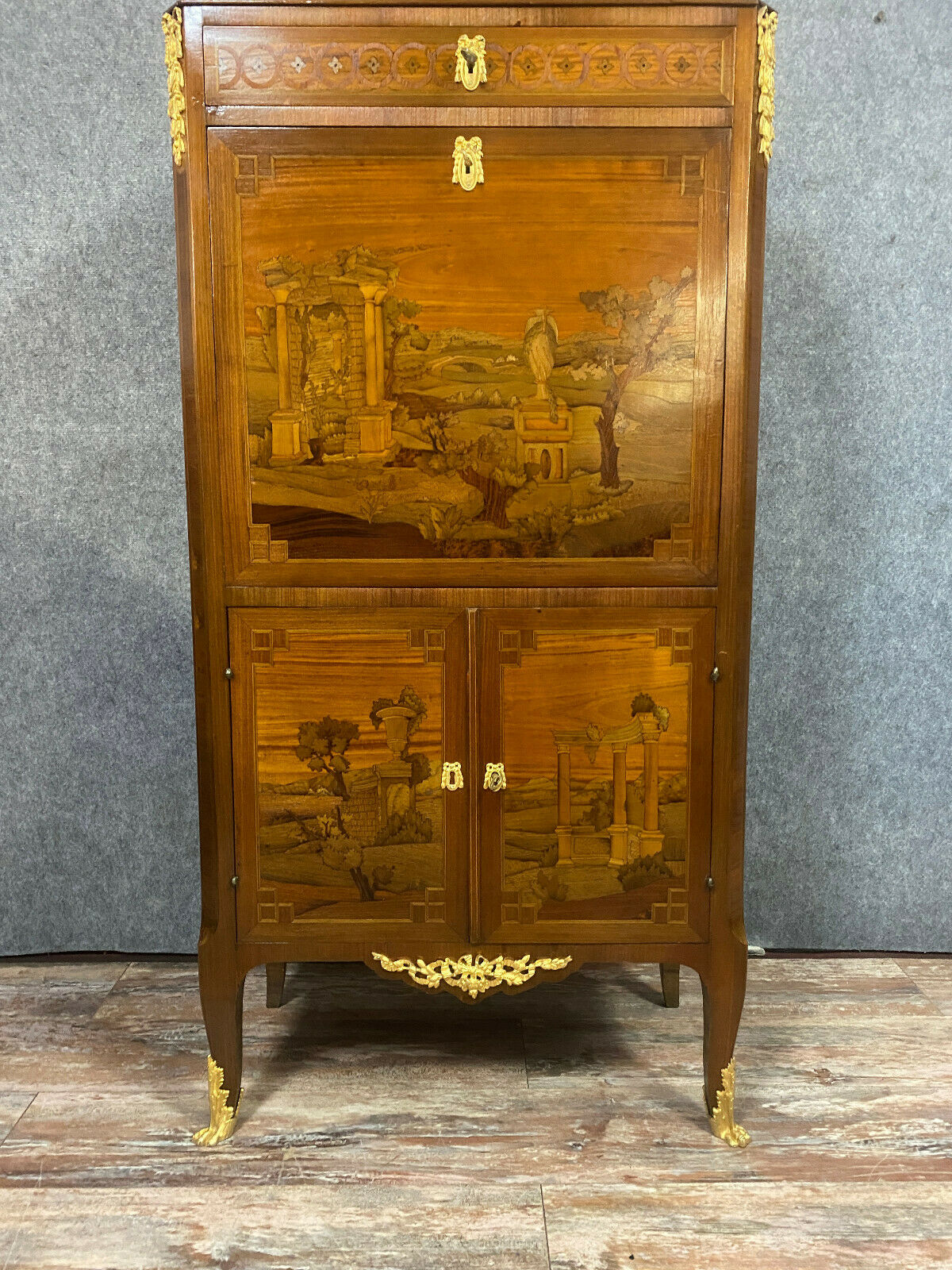Secrétaire époque Napoléon III a la marqueterie de ruines