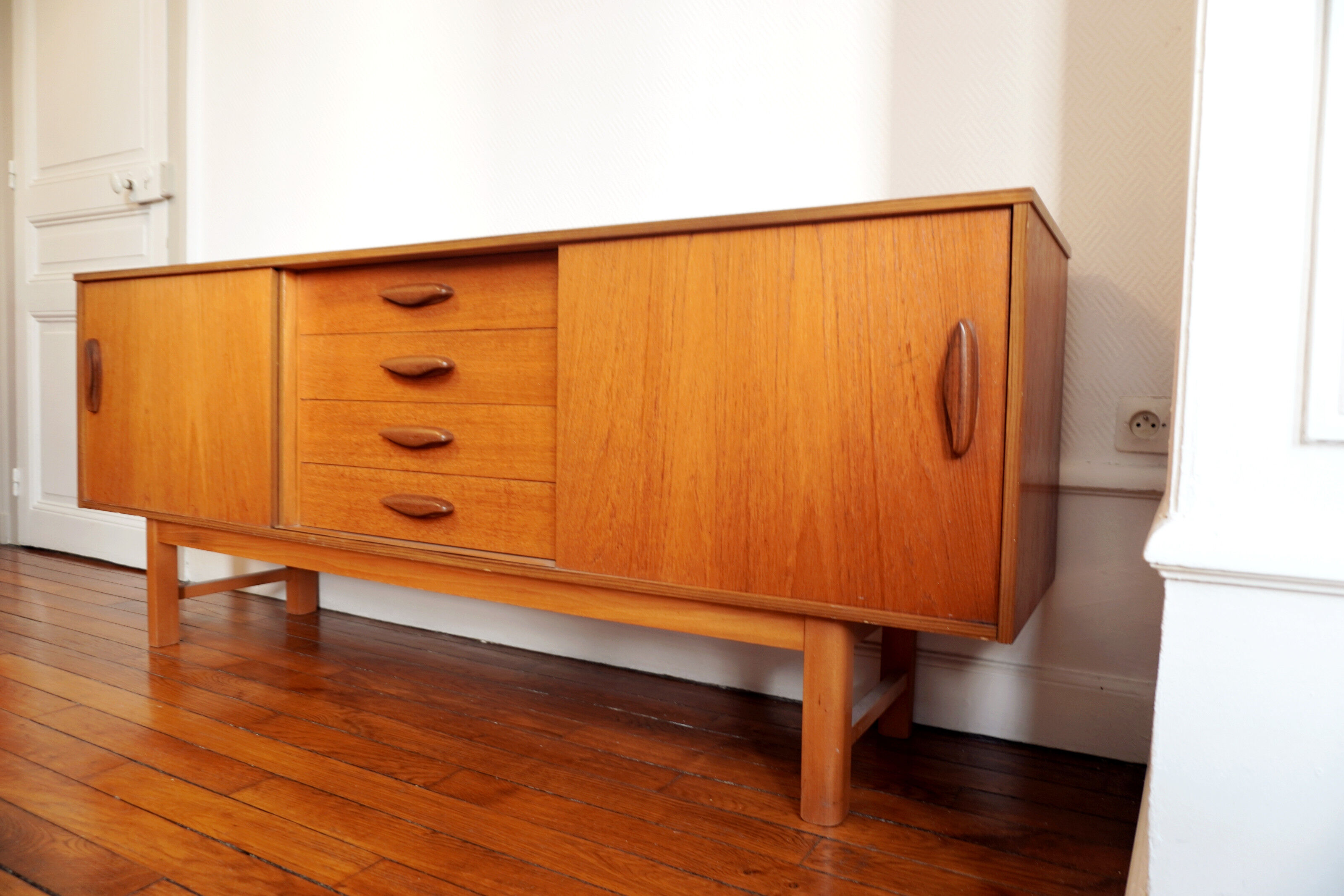 Vintage Scandinavian line in 60s teak