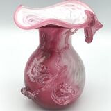 Vase en verre soufflé main nuance rose à décor sculptural de feuilles