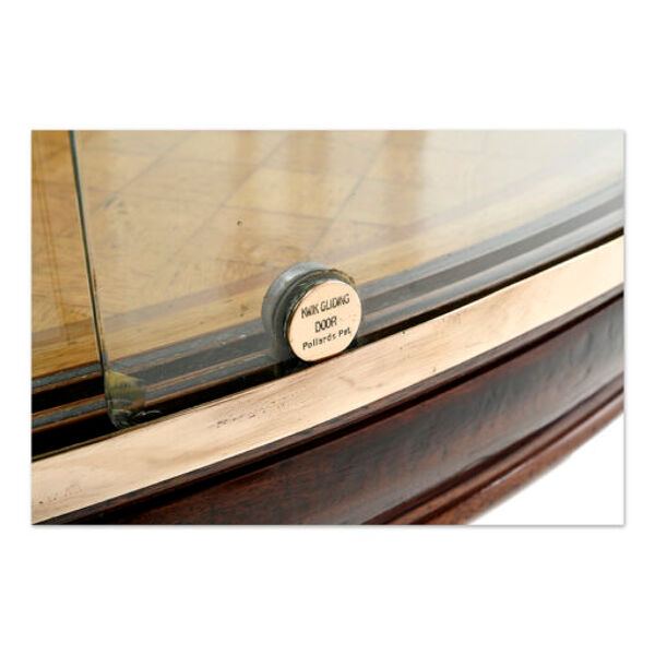 Vitrine de commerce en laiton et acajou