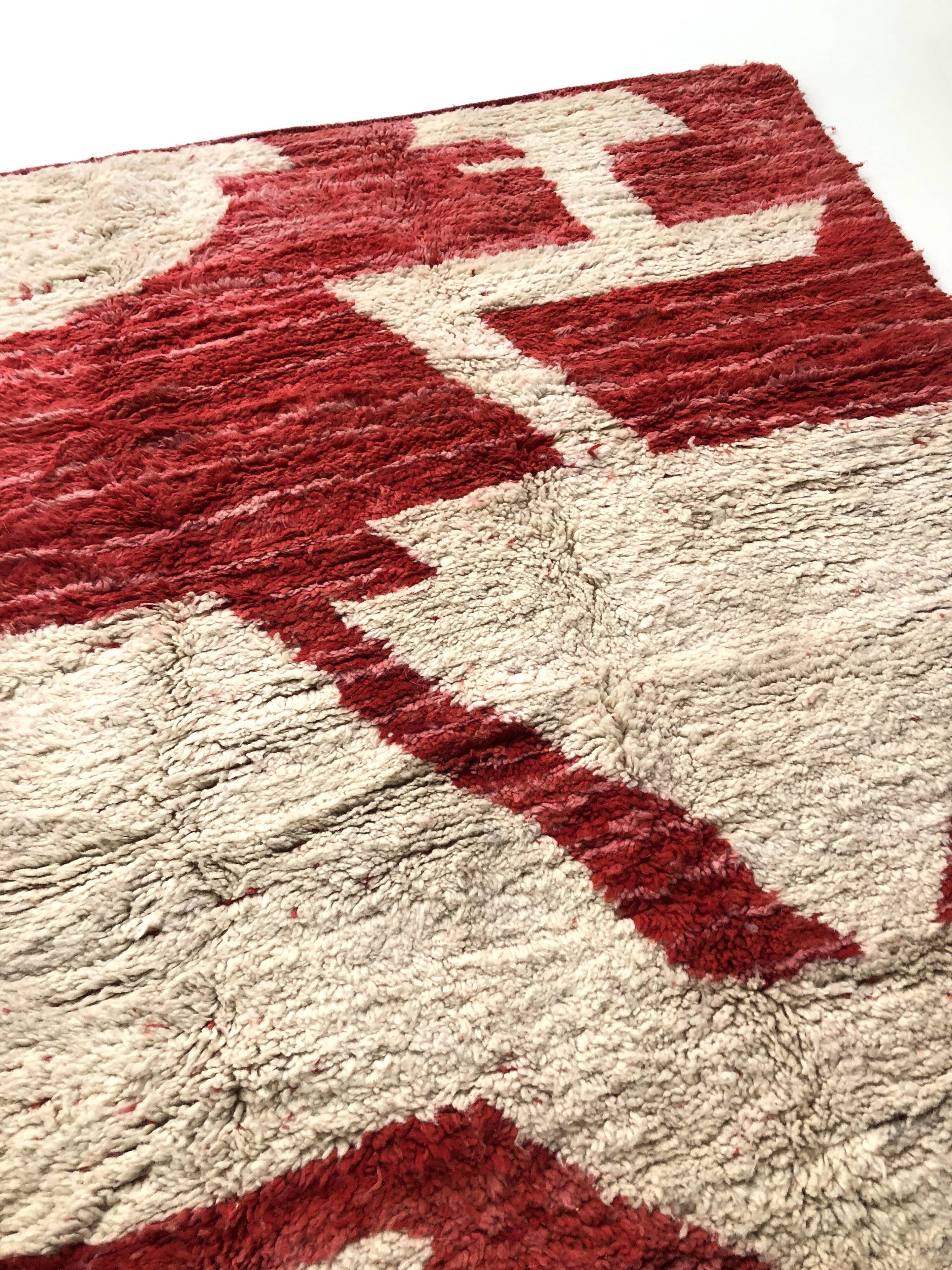 Moroccan Berber carpet Boujaad red and ecru 2,41 x 1.35 m