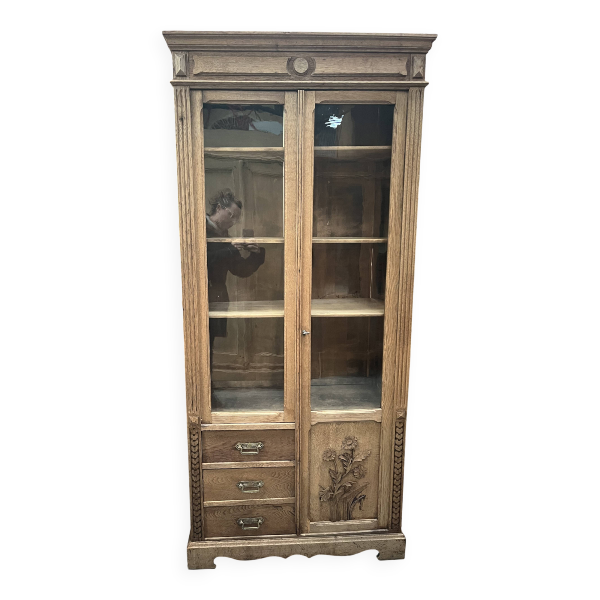 small oak display cabinet, 3 drawers