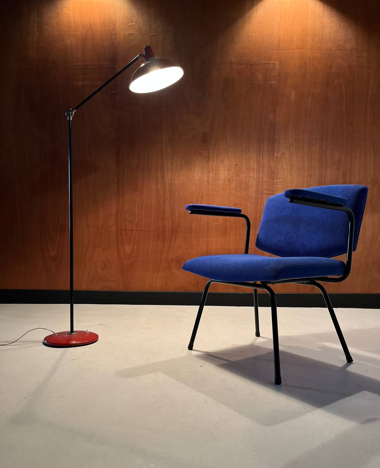 Fauteuil vintage entièrement rénové ,vers 1950
