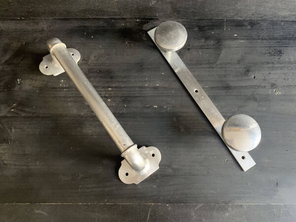 Porte serviette et patères murales en aluminum Art Deco, 1940