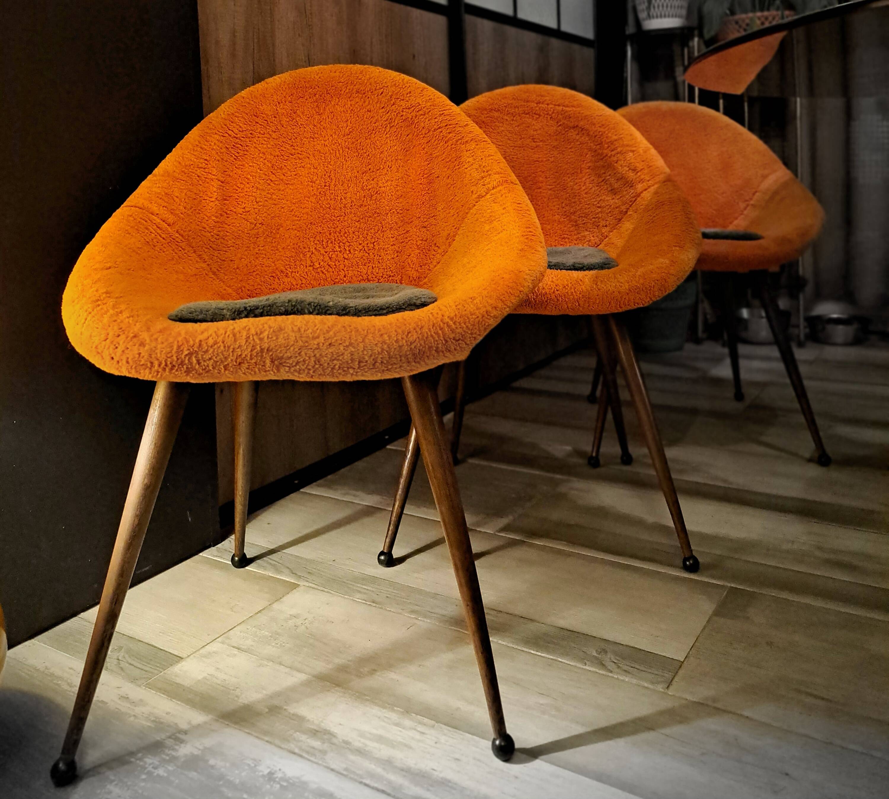 Set of 3 chairs, egg-shaped armchairs with compass legs, 1950