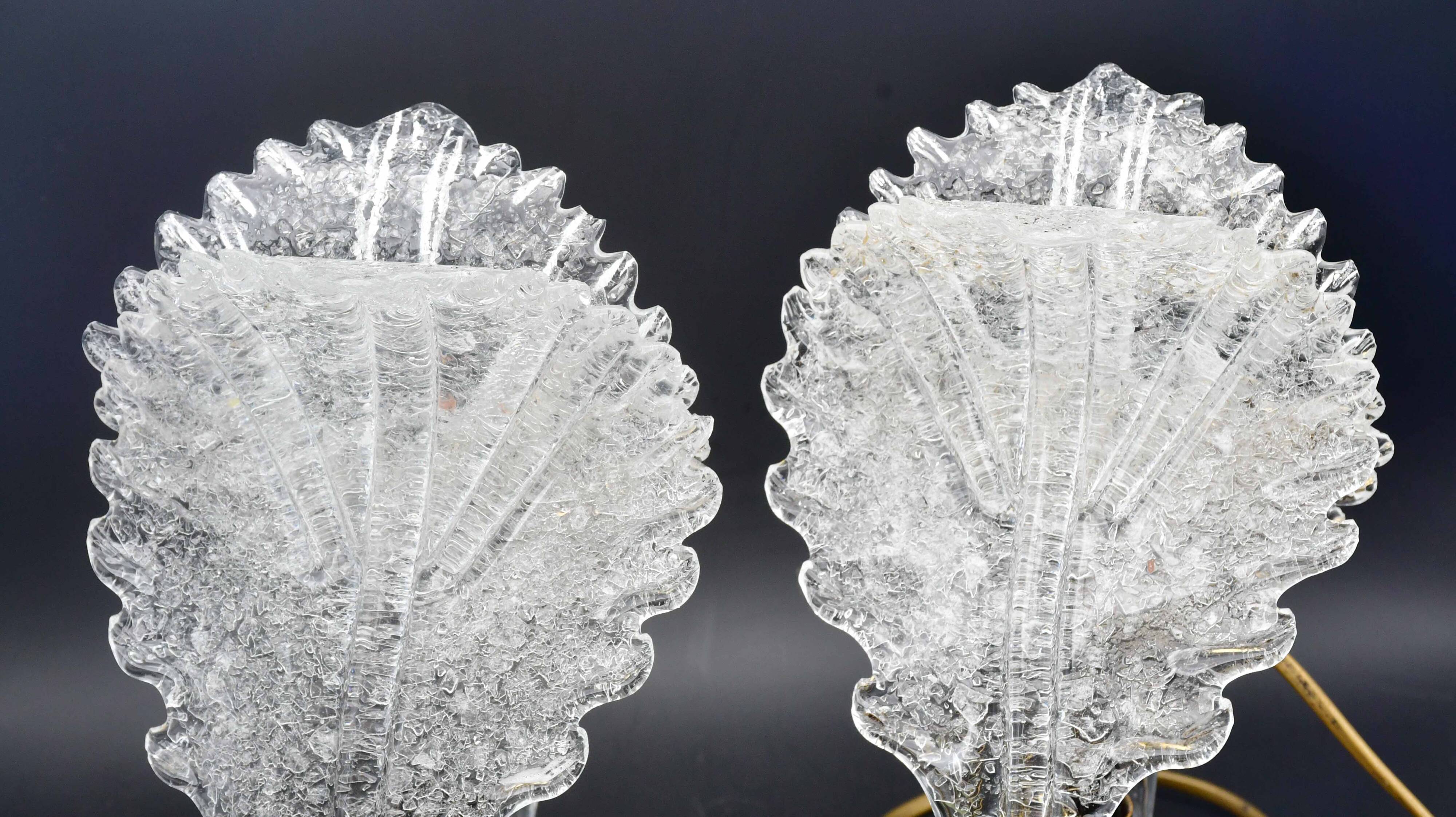Set of 2 Murano glass "swan shape" table lamps with transparent leaves