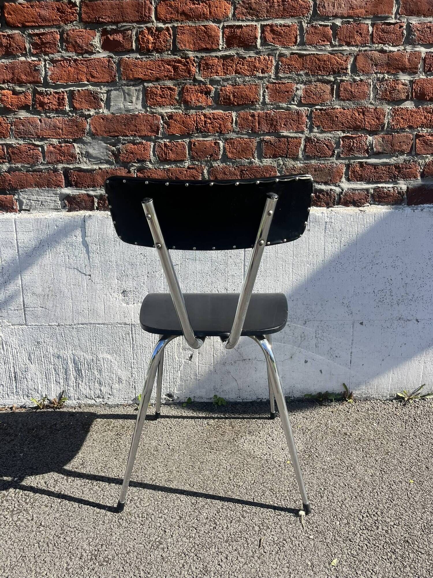 Lot 4 chaises vintage skaï noir et métal chromé