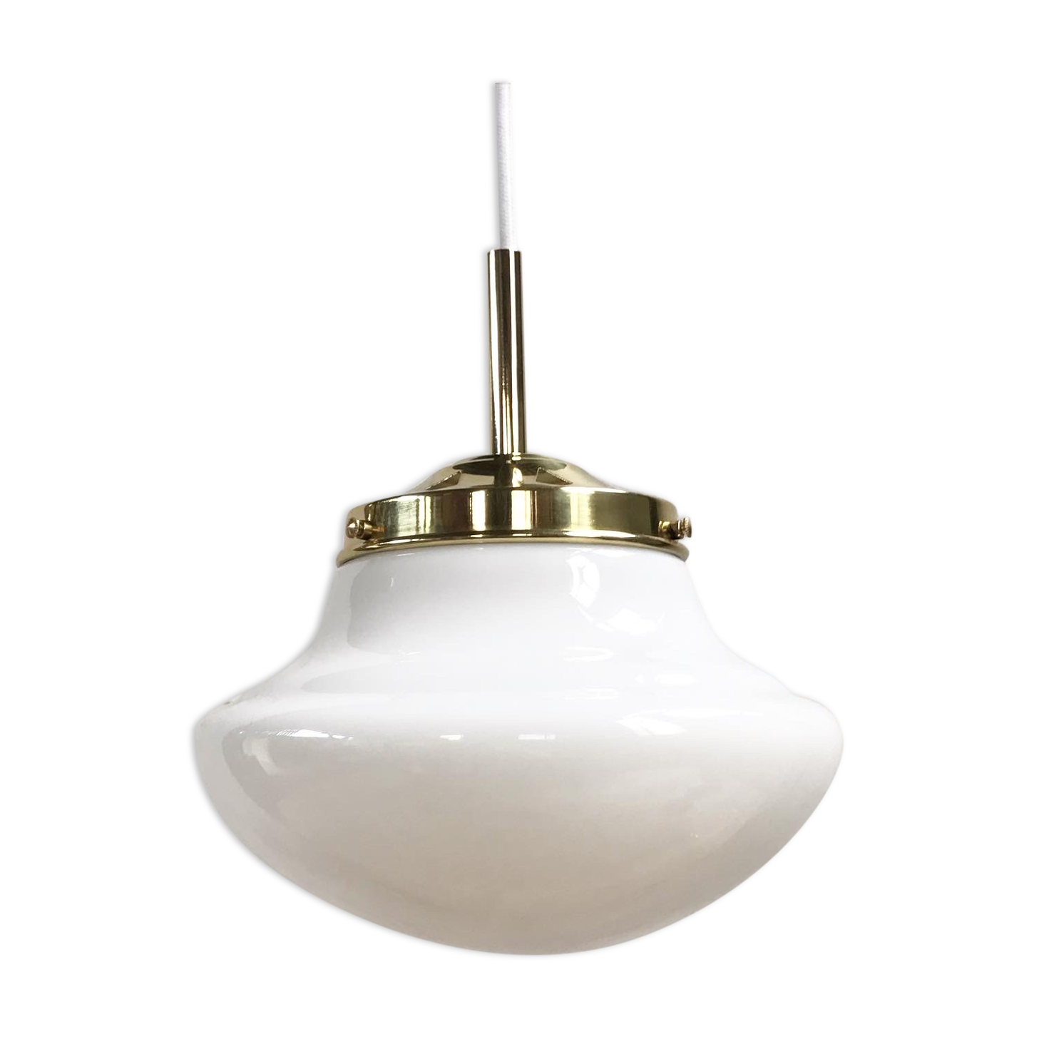 Opaline suspension