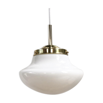 Opaline suspension