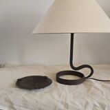 Lampe brutalist ferre forgé cendrier wavy