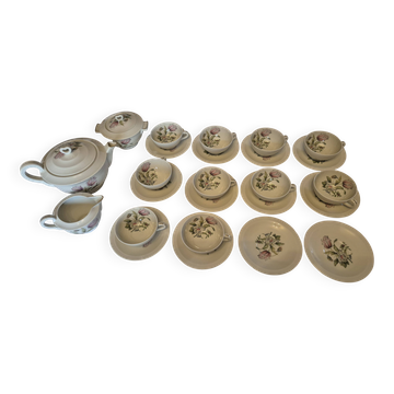 Tea / coffee service porcelain from Limoges by Théodore Havilland and signed Sola.
