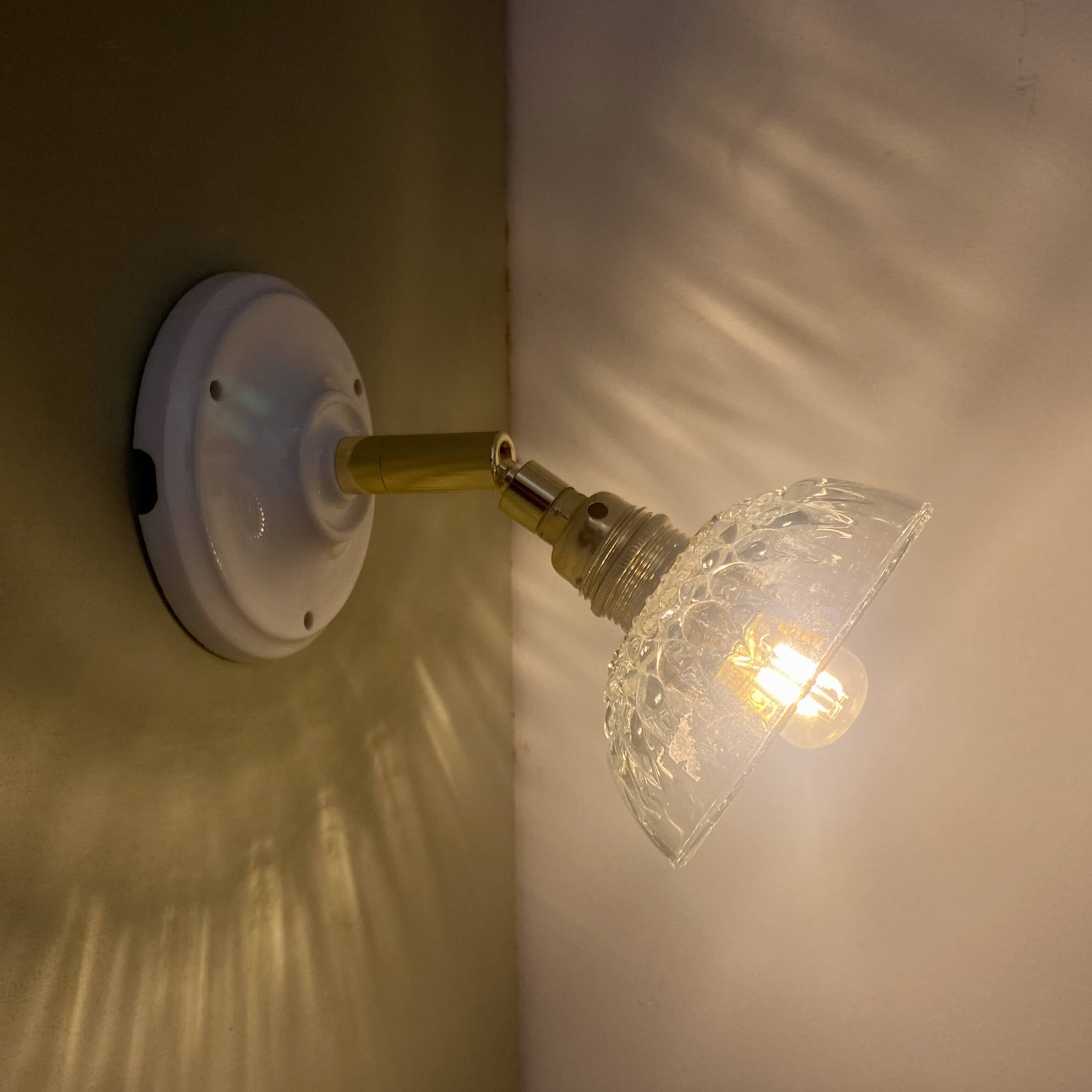 Vintage chiseled glass lampshade wall light - tableware collection -