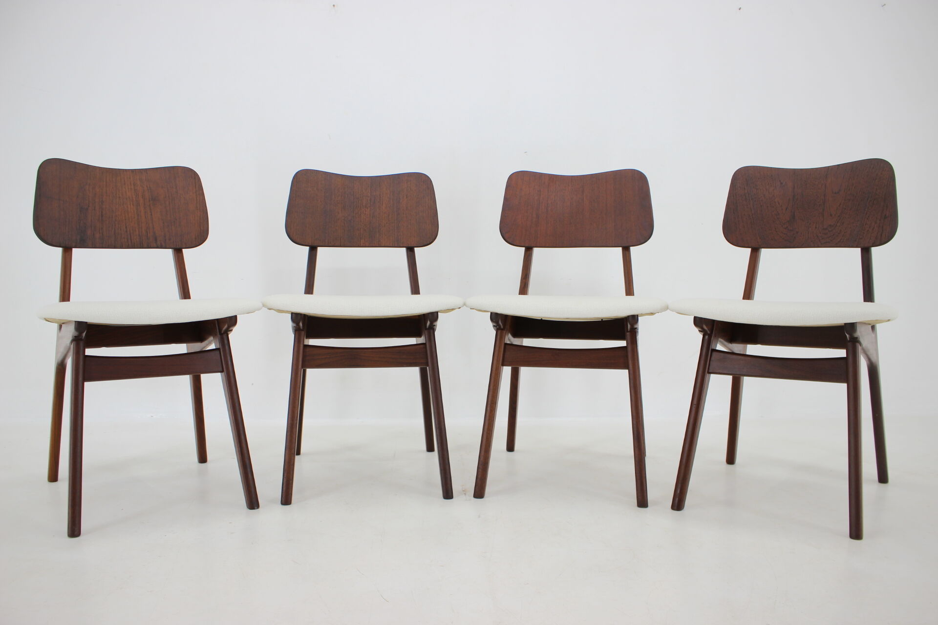 1960s Ib Kofod-Larsen Set Of 4 teak Dining Chairs Model 74 Denmark